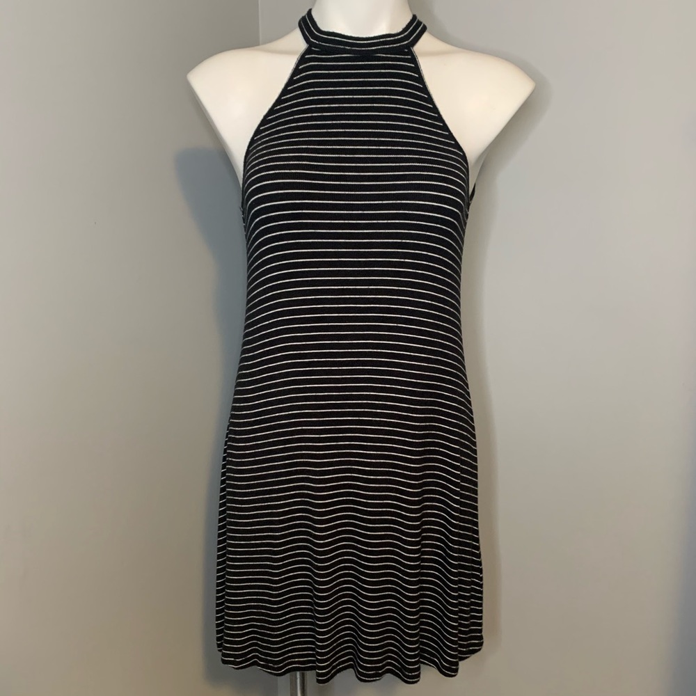 5/$25 - Soft & sexy AE black/white striped dress